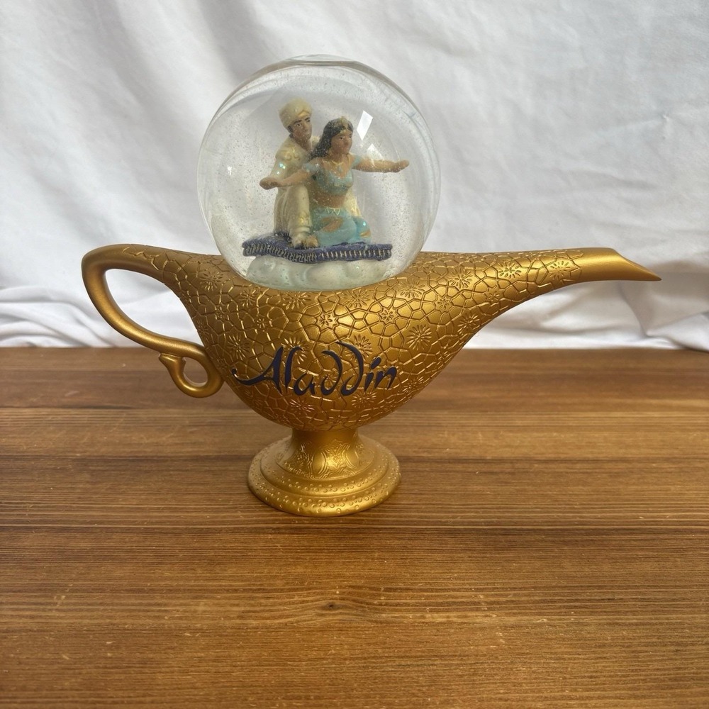 Disney Aladdin Jasmine Musical Snow Globe Magic Carpet Genie Lamp Works Vintage